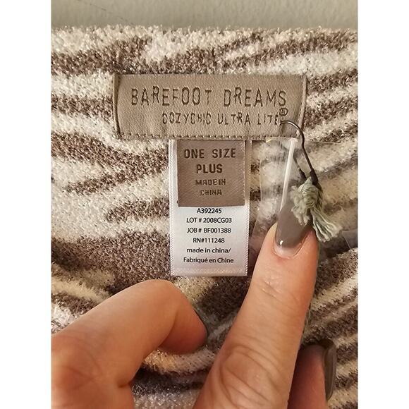 Barefoot Dreams Cozychic Ultra lite plus size poncho leopard gray white new - Picture 5 of 7